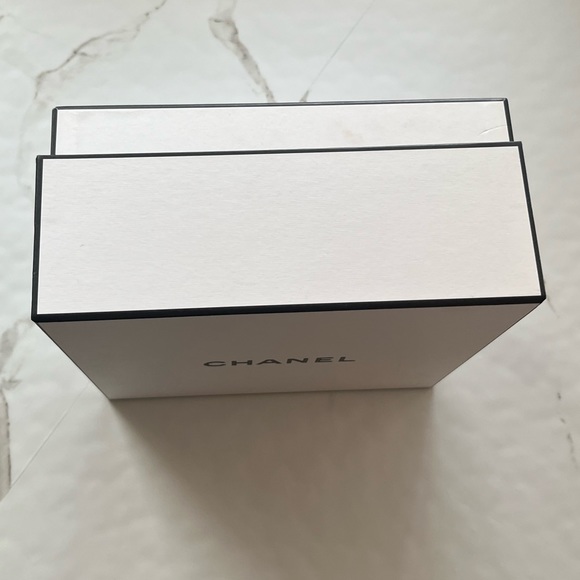 Chanel Gift Box - Picture 7 of 10